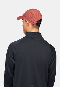 On LIGHTWEIGHT  - Cap - ruby