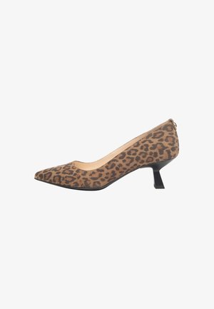 Scarpa con tacco alto in stampa leopardata, punta affusolata, tessuto morbido e tacco a blocco di altezza media. Schema di colori marrone e nero con una superficie liscia.