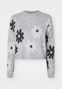 Pull tricoté gris clair avec de grands motifs de marguerites noir et blanc sur le devant et les manches, à col rond et poignets côtelés.