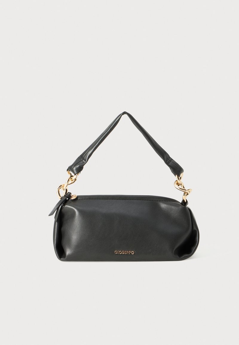 Musta pehmeä nahkakäsilaukku, jossa on lyhyt hihna, kultaketjuyksityiskohta, vetoketjukiinnitys ja pieni kultainen brändilogo edessä.