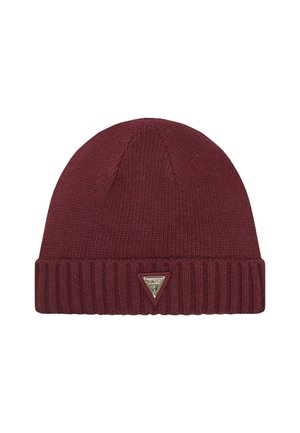 Cappello a maglia bordeaux a coste con risvolto e piccolo logo metallico triangolare al centro frontale.
