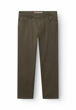 Suorat, oliivinvihreät housut, joissa on etutaskut, vyölenkit ja nappikiinnitys, esillä valkoisella taustalla tasaisesti levitettyinä.