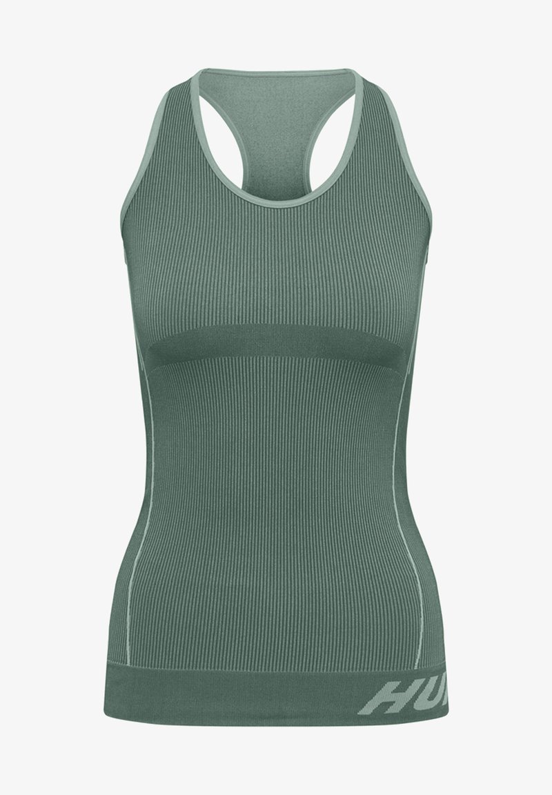 Grønneribbet sports tanktop med racerback-design, der har en solid kant og et logo på den nederste del. Blød tekstur, tætsiddende pasform.