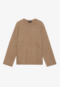 Brun strikkegenser med rund hals, lange ermer og en myk tekstur. Enkel design, uten mønstre eller dekorasjoner.