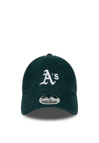Gorra de béisbol de pana verde oscuro con el logo "A's" bordado en blanco, correa ajustable y visera curva. Presenta una textura acanalada.
