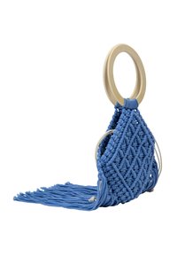 Borsa in macramè blu con manico circolare in legno, motivo a diamante texturizzato e dettagli a frangia alla base.