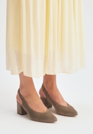 Pumps - oliwkowy tu