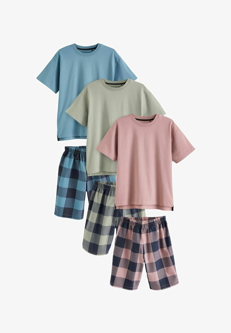 Vier Sets Kinderbekleidung: drei kurzärmelige T-Shirts in einfarbig (blau, grün, pink) und zwei karierten Shorts (blau/schwarz, grün/schwarz).