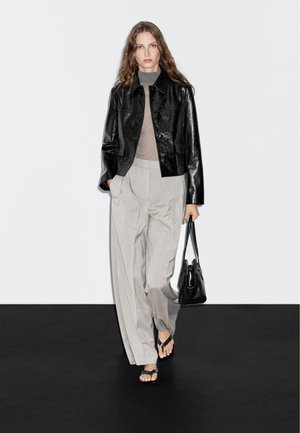 Massimo Dutti CROPPED - Leather jacket - black