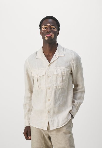 PS Paul Smith MENS L/S CASUAL FIT UTILITY - Marškiniai - browns