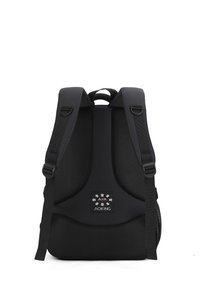 Schwarzer Rucksack mit gepolstertem Mesh-Rücken und Trägern, ausgestattet mit einem Logo-Patch und verstellbaren Schnallen. Schlankes, aerodynamisches Design, geeignet für den täglichen Gebrauch.