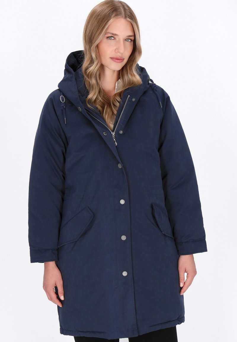Marineblå hætteparka lavet af et glat materiale, med lynlås, trykknapper og forlommer. Casual pasform.