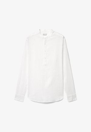 Weißes Langarmshirt mit Stehkragen und halbem Knopfleiste vorne, flach auf weißem Hintergrund dargestellt.