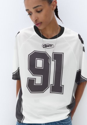 - T-shirt z nadrukiem