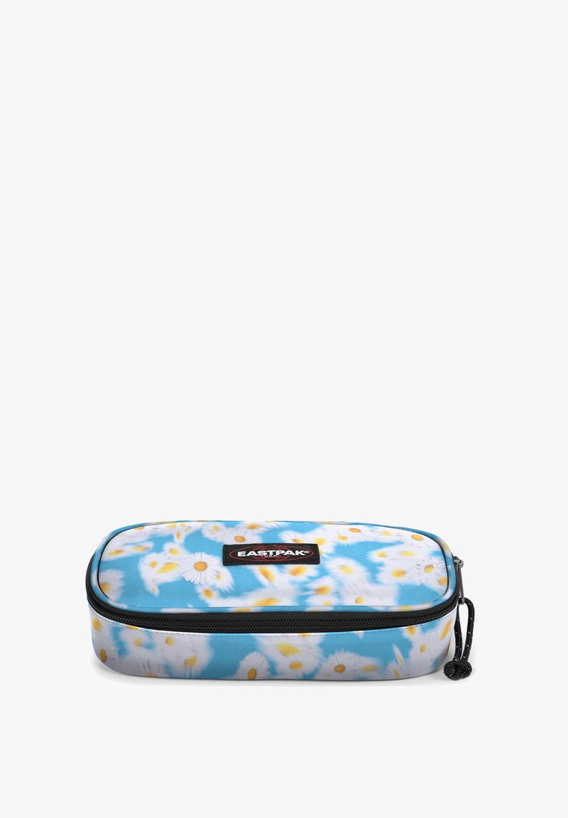 Trousse bleue avec un motif floral de marguerites, dotée d'une fermeture éclair et d'un logo. Fabriquée en tissu durable avec une texture lisse.