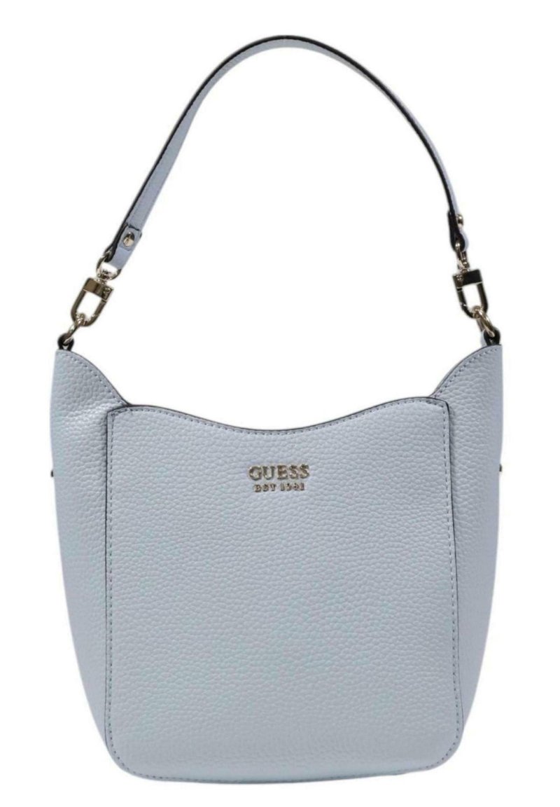 Borsa a spalla in pelle grigia chiara texture con forma curvata, caratterizzata da un logo dorato "GUESS" e una sola tracolla con accenti metallici.