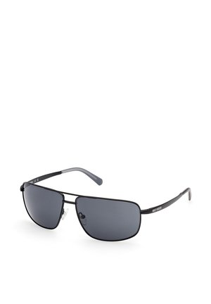 Gafas de sol de metal negro con lentes tintados rectangulares y detalles de goma en las patillas, que presentan un logo en el lateral.