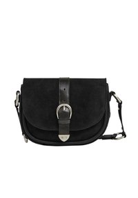 Borsa a tracolla in suede nero con tracolla in pelle, chiusura a fibbia in metallo e dettagli in metallo argentato. Texture liscia e linee pulite.