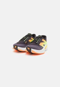 New Balance FUELCELL REBEL V4 - Apavi skriešanai pa asfaltu - black