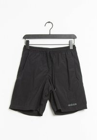 Svarta träningsshorts i lätt tyg, med elastisk midja och dragsko samt sidofickor; Adidas-logotyp i grått.