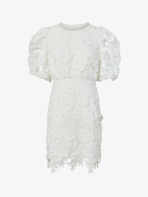 Vestido blanco con superposición de encaje floral, mangas abullonadas y escote adornado con perlas. Largo corto con dobladillo festoneado y detalles intrincados.