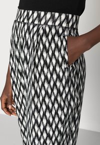 Marks & Spencer Broek - black