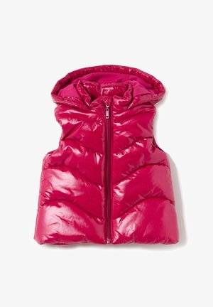 Blank rød puffervest med lynlås foran og polstret hætte, designet til varme og ærmeløs komfort.