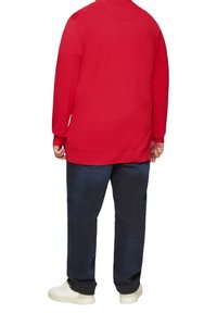 s.Oliver MIT CREWNECK - Strickpullover - himbeere