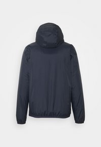 Granatowa puchowa kurtka z kapturem, o gładkim, błyszczącym wykończeniu i elastycznych mankietach. Brak widocznych elementów metalowych lub zdobień.