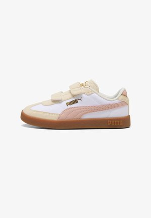 Zapatilla baja Puma en beige, blanco y rosa con dos correas de velcro y suela de goma color chicle, con el logo lateral visible.