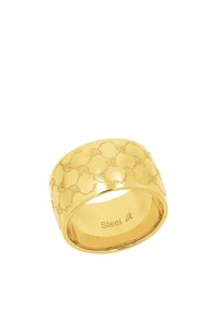 Anello in metallo color oro con una fascia larga, caratterizzato da un motivo inciso di design floreali interconnessi. Interno contrassegnato "Steel a."