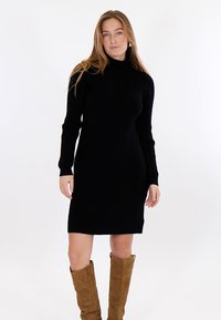 Minus MSAVA TURTLENECK - Strickkleid - black