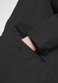 Carhartt WIP Parka - black
