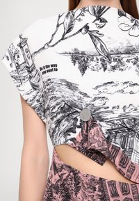 MOSCHINO JEANS URBAN - Koktajl obleka/za zabavo - fantasia rosa