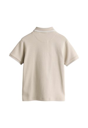 Beež lühikeste varrukatega polo särk soonilise tekstuuriga, millel on ühevärviline krae ja peened valged aktsendid varrukatel ning krae ääres.