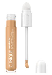 Clinique Even Better Concealer in Hellbraun, mit einem Applikatorstab mit einer spitzen Schaumspitze, in einem transparenten Röhrchen mit einem weißen Deckel.