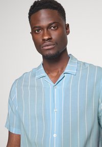 Pier One Camisa - light blue