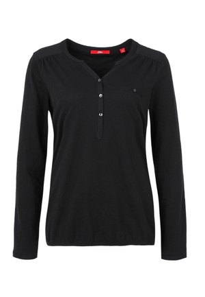 Sort langærmet dameskjorte med rund halsudskæring, tre knapper foran og lille brystlomme, lavet af letvægtsstof.