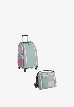 Groene en roze trolley met uitschuifbare handgreep, patroonaccenten, gaas-zijvak, naast een bijpassende schoudertas met ritsen aan de voorkant.