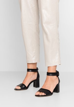 Tamaris Páskové sandály  - black