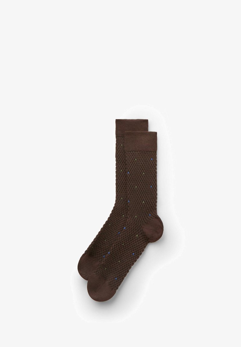Calcetines marrones con un patrón texturizado, que presentan pequeños puntos azules y verdes, y puños acanalados en contraste.