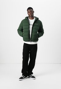 Champion PADDED OUTDOOR JACKET - Zimná bunda - dark green