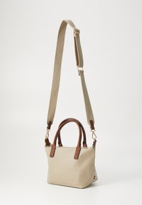 Tommy Hilfiger POPETTE MINI TOTE - Handtas - sandalwood
