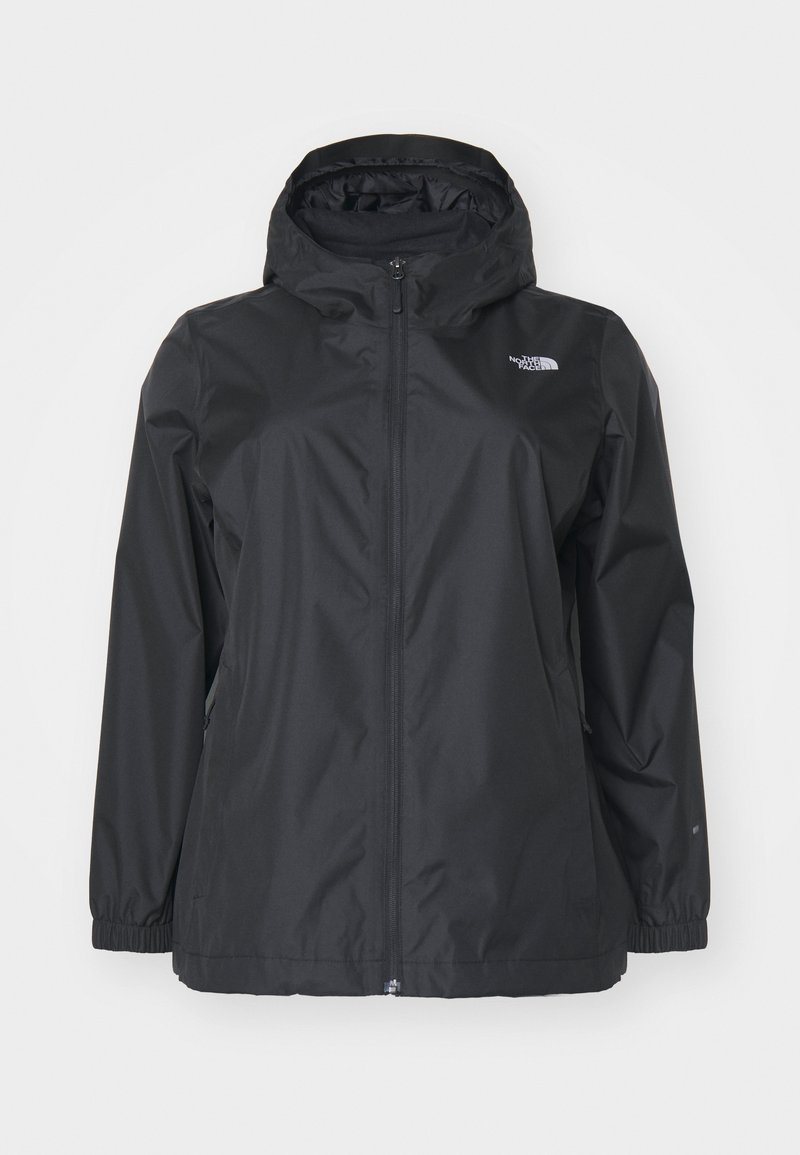 Veste noire imperméable avec capuche, dotée d'une fermeture éclair à l'avant, de poignets élastiques et d'un logo sur le côté gauche de la poitrine. Texture lisse, design léger.