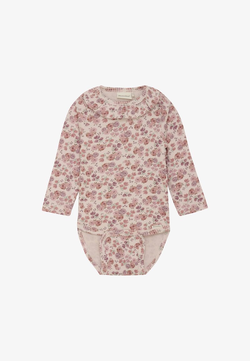 Lange mouw babyromper van zachte, geribbelde stof met een lichtroze bloemenpatroon, voorzien van een ruches halslijn en drukknoopsluitingen aan de onderkant.