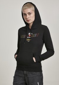 Felpa nera con cappuccio e coulisse, tasca frontale e grafica di Topolino. Presenta testo rosso e giallo, tessuto morbido e vestibilità rilassata.