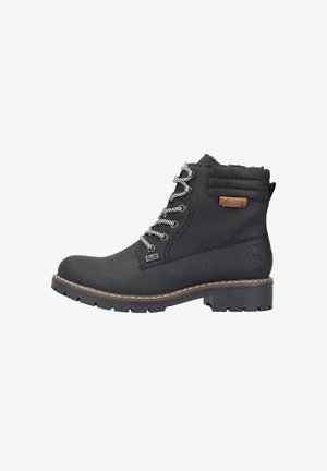 Schwarze Leder-Stiefelette mit einer robusten Sohle, ausgestattet mit metallischen Ösen, kontrastierenden Nähten und einem strukturierten Kragen für zusätzlichen Komfort.
