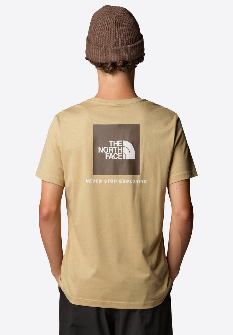 The North Face M SS BOX NSE TEE - T-shirts print - khaki stone white dune