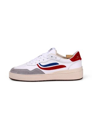 Trainers - white red blue