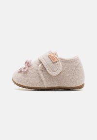 Living Kitzbühel BABYKLETTSCHUH SCHMETTERLING - Tofflor & inneskor - oat milk